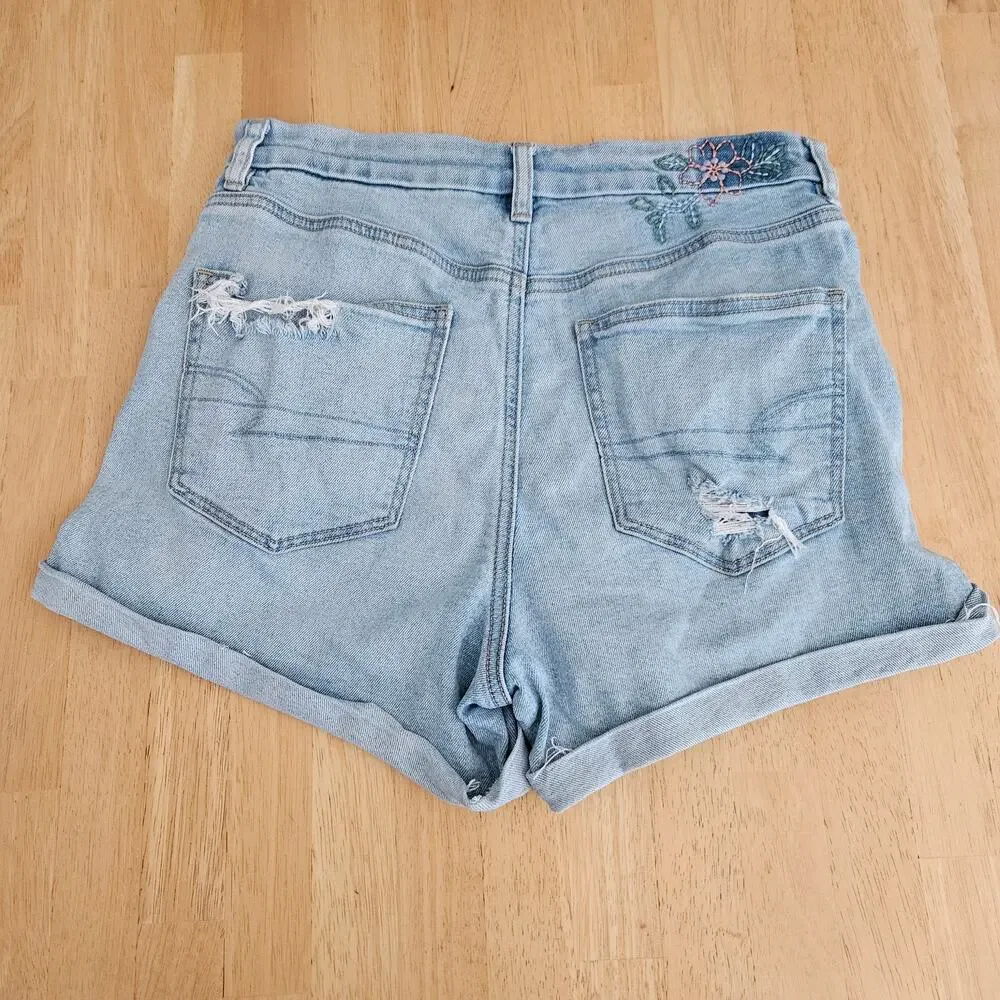 American Eagle Curvy Mom Shorts Denim Distressed Embroidered sz 8